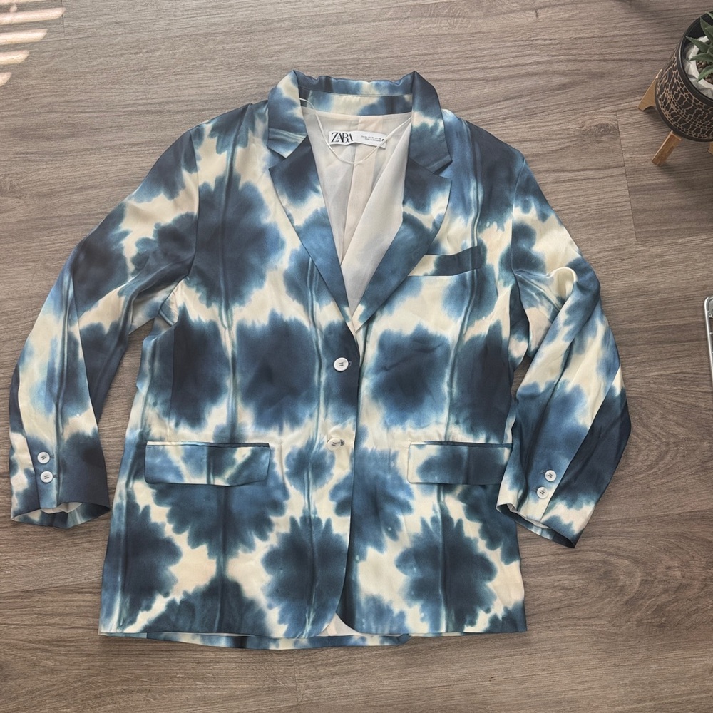 Women’s Zara Tie Dye Printed Satin Effect Blazer
XL